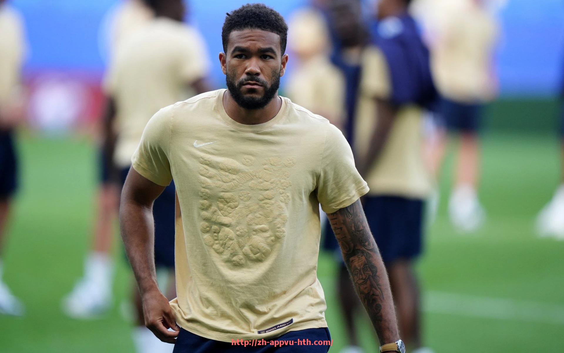 HTH华体会APP下载-英超立领设计球衣款式盘点及穿搭观感评价